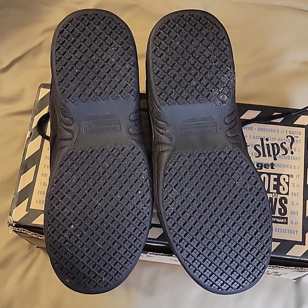 Nonslip shoes - Picture 4 of 6